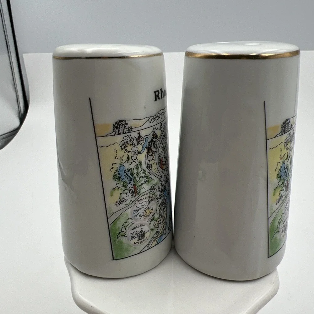 Vintage Rhode Island Souvenir Map Salt & Pepper Shaker‎ Set Gold Rim 3.25